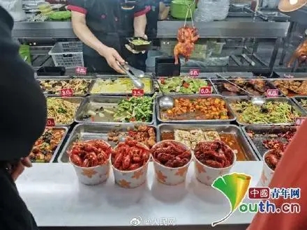 新华社官微报道我校食堂推出小龙虾10元套餐