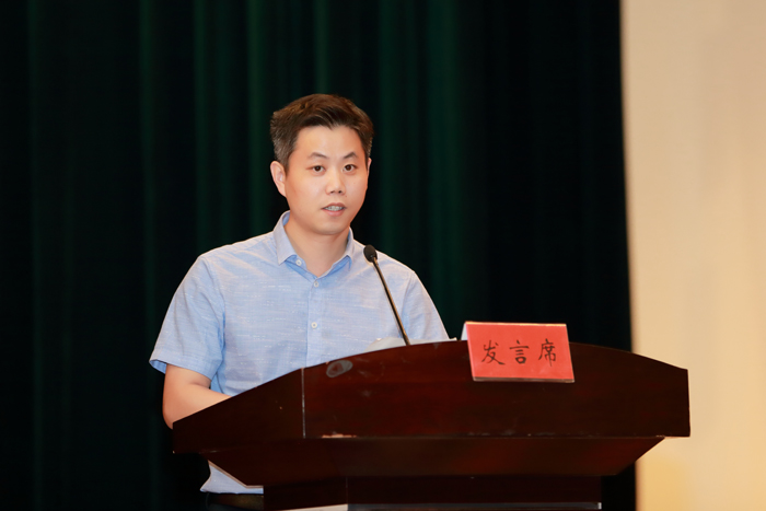 社科科研骨干代表马荣发言