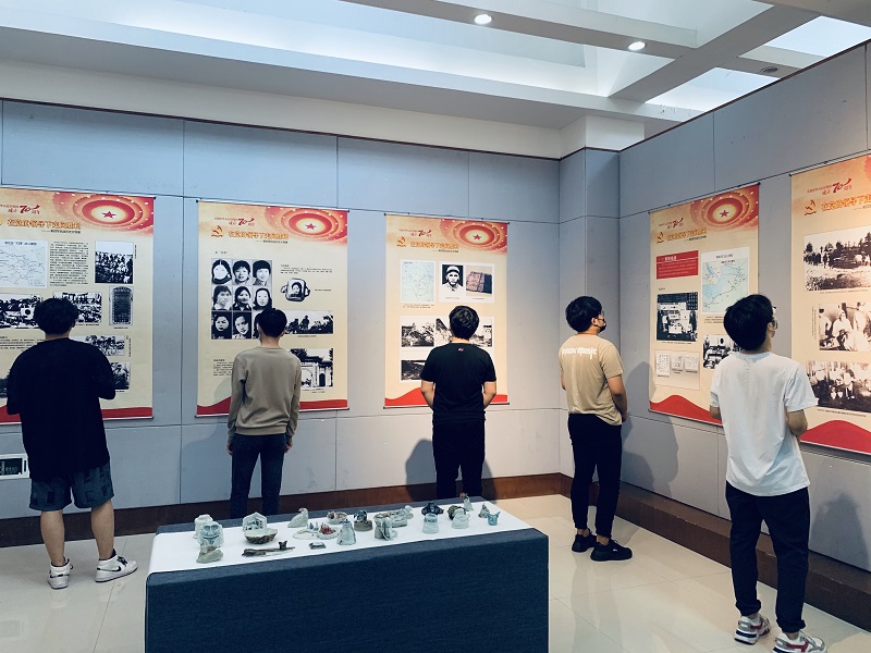 设计艺术学院举办新四军历史图片展